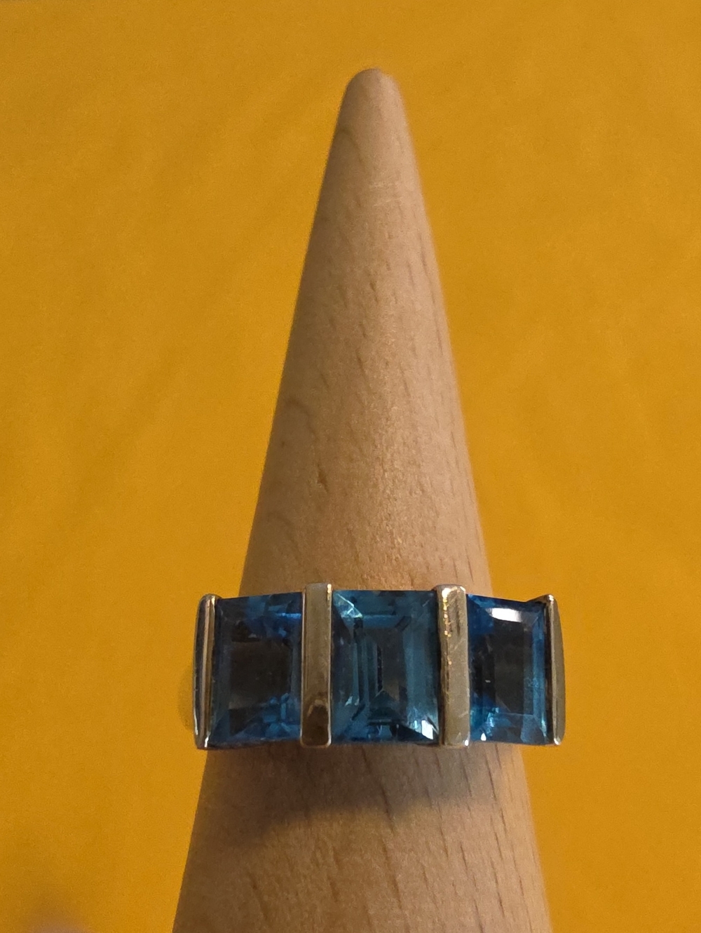 Vintage 925 Ring ▪︎ 3 Blue Gemstones ▪︎ Likely Blue Topaz ▪︎ Trilogy Design 💍